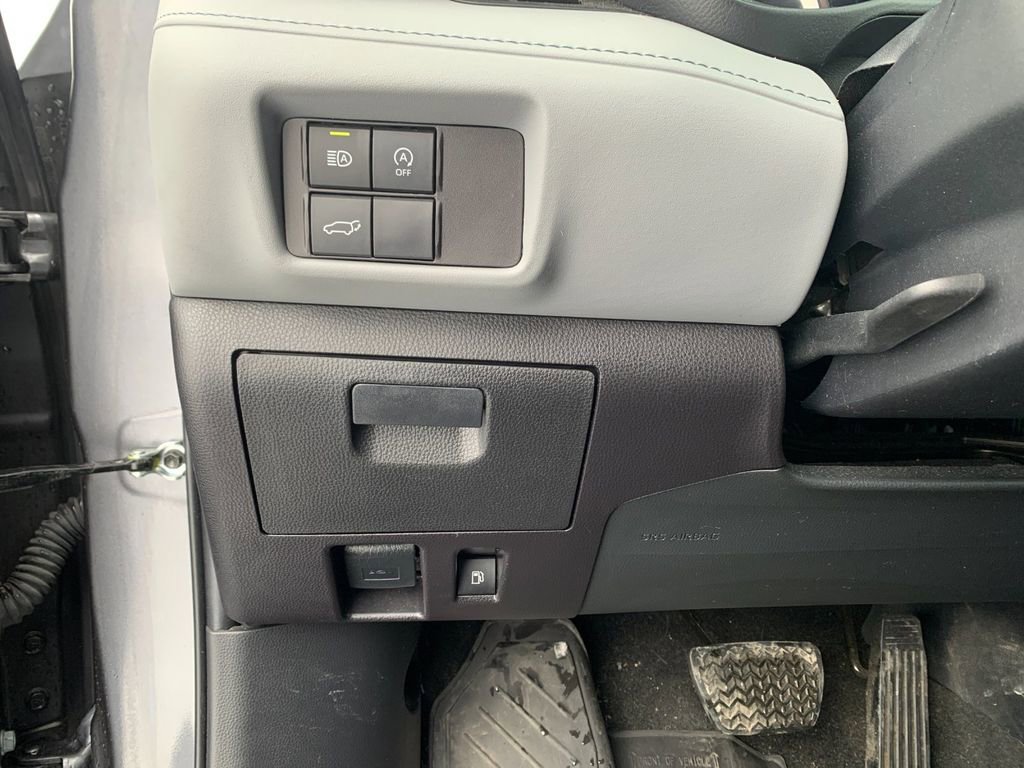 Used 2023 Toyota Highlander XLE image 32