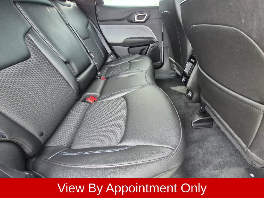 Used 2025 Jeep Compass Latitude AWD/4WD image 29