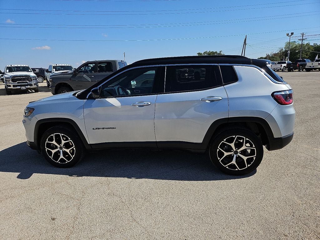 Used 2025 Jeep Compass Limited AWD/4WD image 3