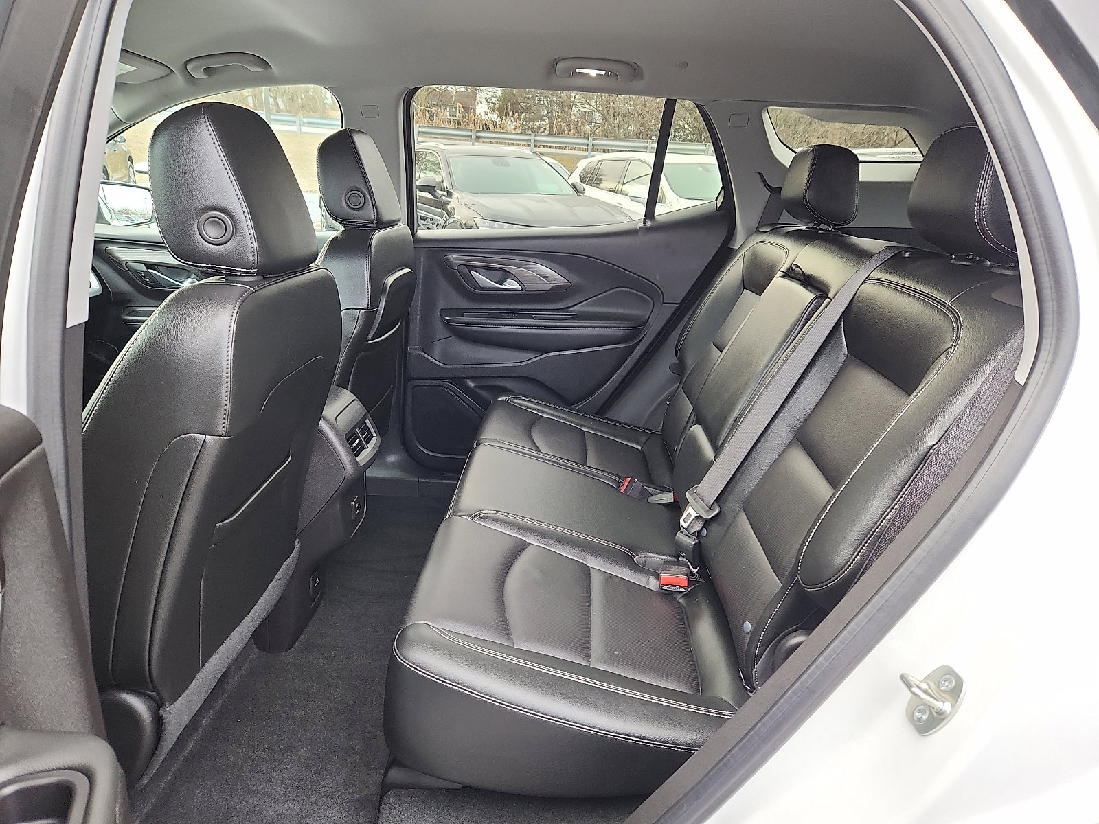 Used 2024 GMC Terrain SLT w/ Infotainment Package II image 10