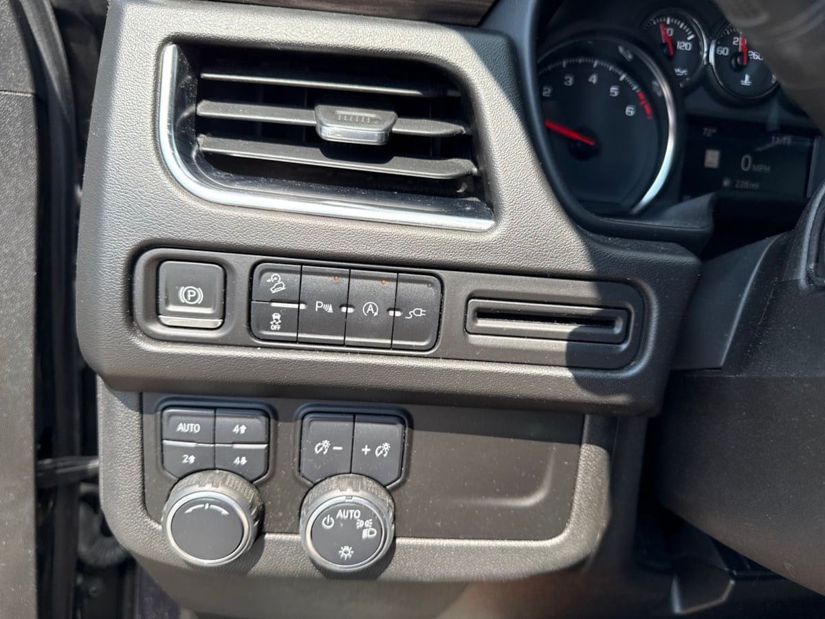 Used 2021 Chevrolet Suburban Z71 w/ Rear Media and Nav Package AWD/4WD image 12