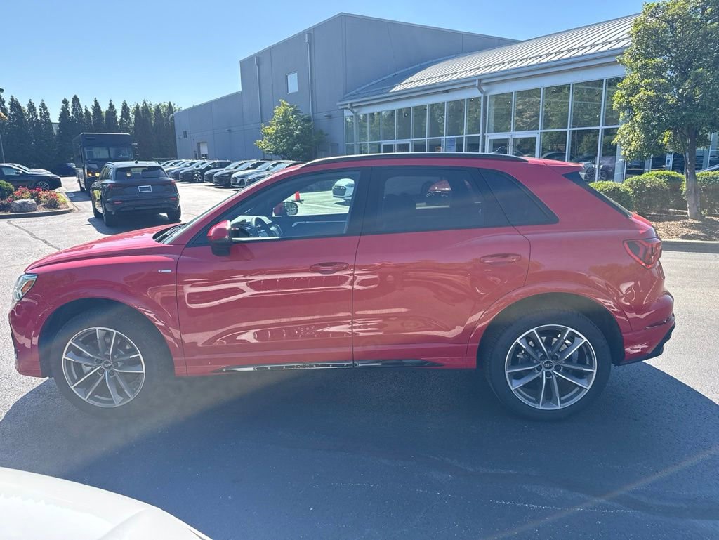 Certified 2025 Audi Q3 2.0T Premium w/ Convenience Package AWD/4WD image 1
