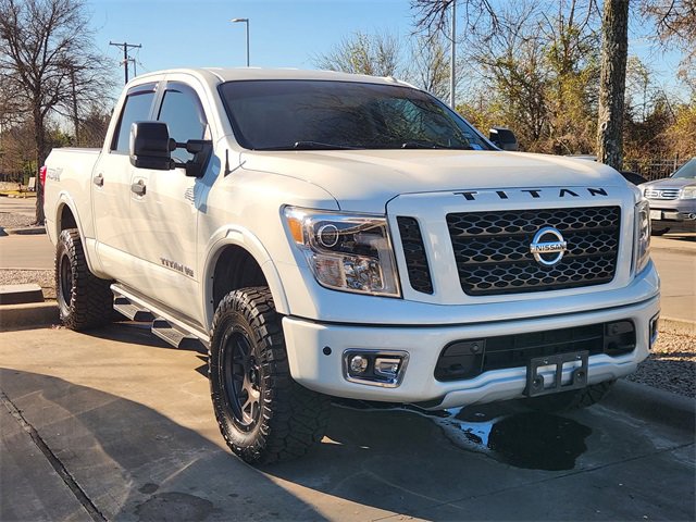 Used 2018 Nissan Titan PRO-4X w/ Pro-4x Convenience Package image 3