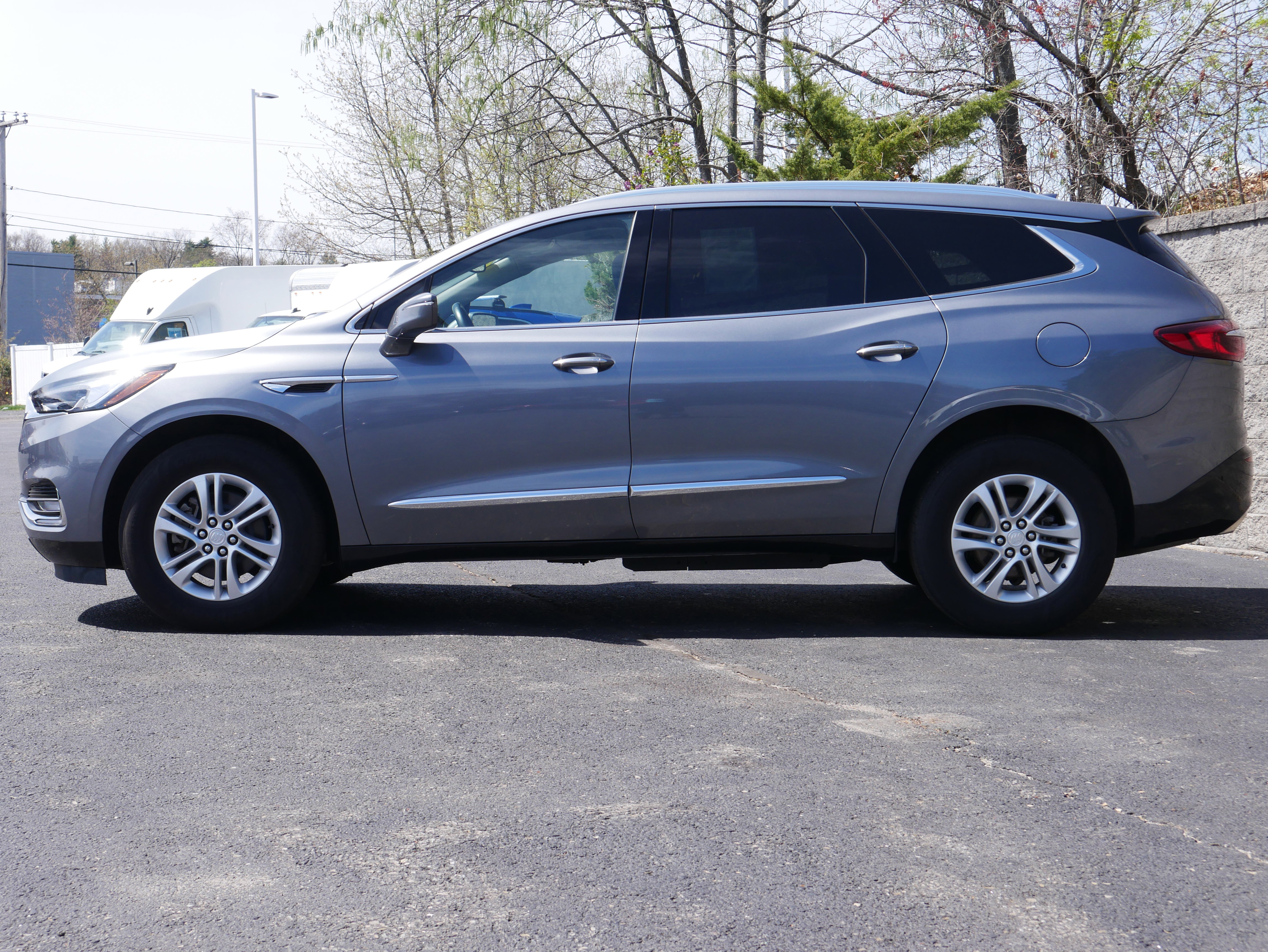 Used 2019 Buick Enclave Essence AWD/4WD image 3