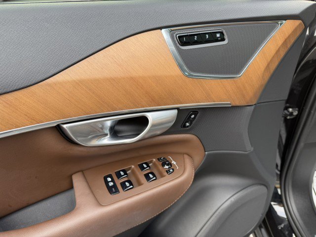 Used 2024 Volvo XC90 B5 Plus w/ Protection Package Premier image 14