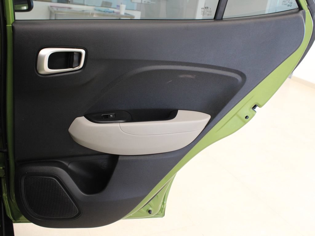 Used 2024 Hyundai Venue SEL FWD image 30