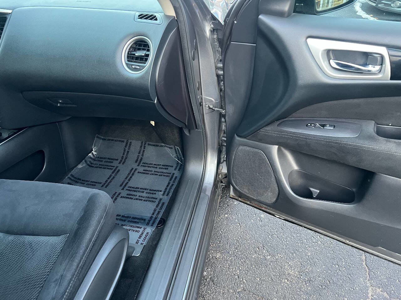 Used 2015 Nissan Pathfinder SV image 29