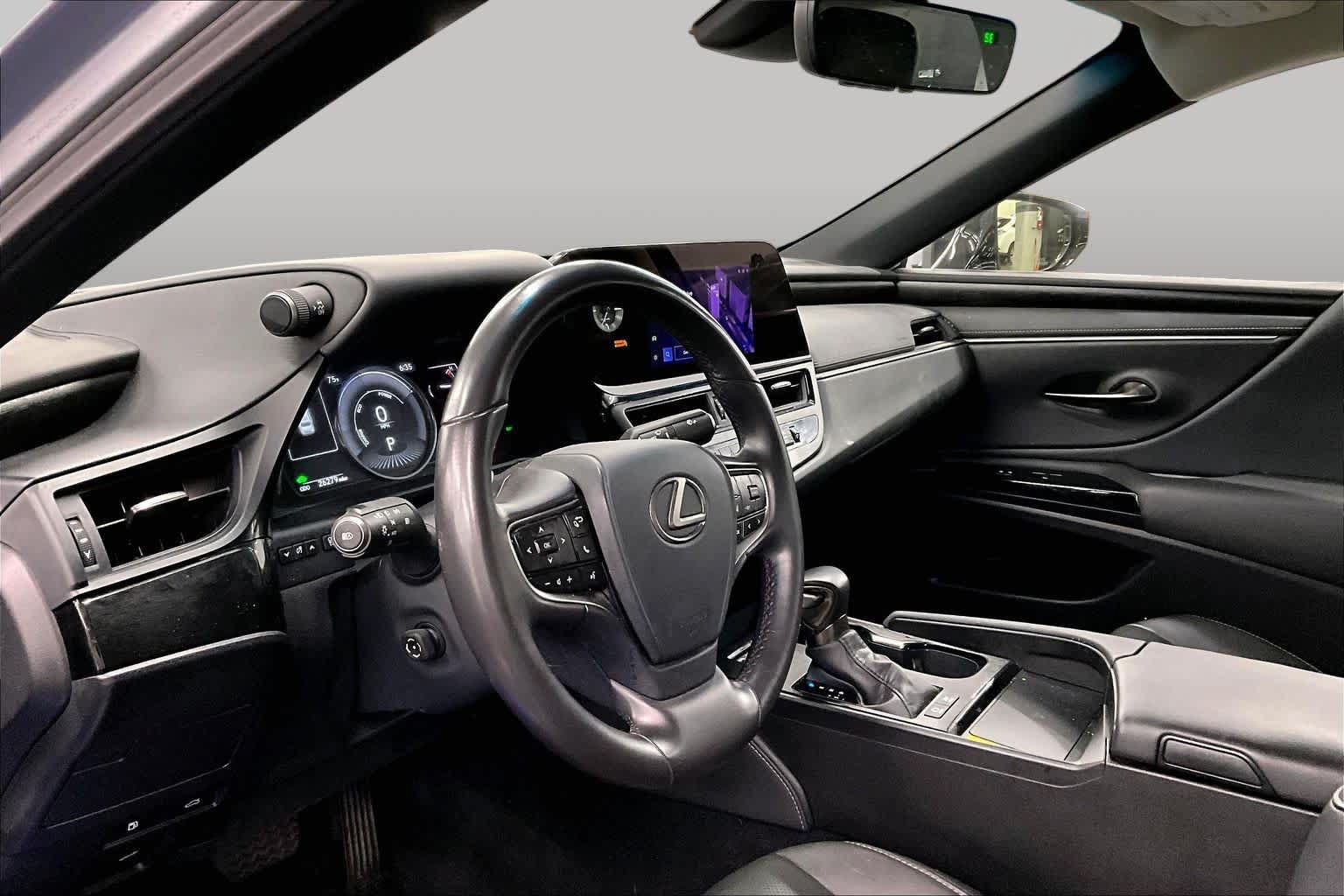 Used 2025 Lexus ES 300h w/ Premium Package FWD image 18