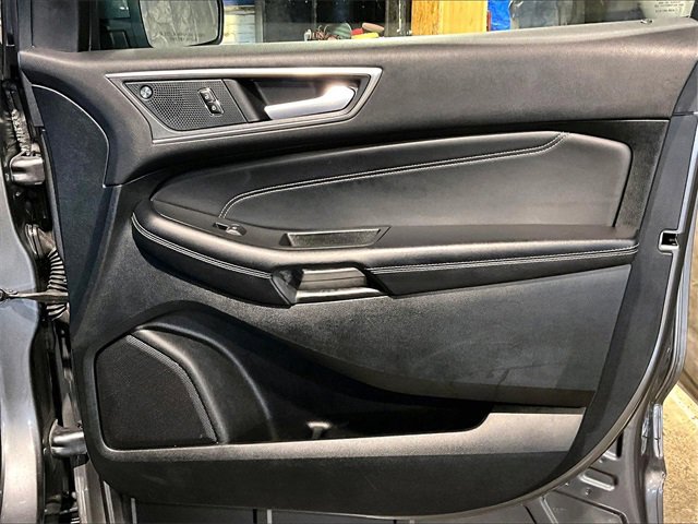 Used 2024 Ford Edge Titanium image 19