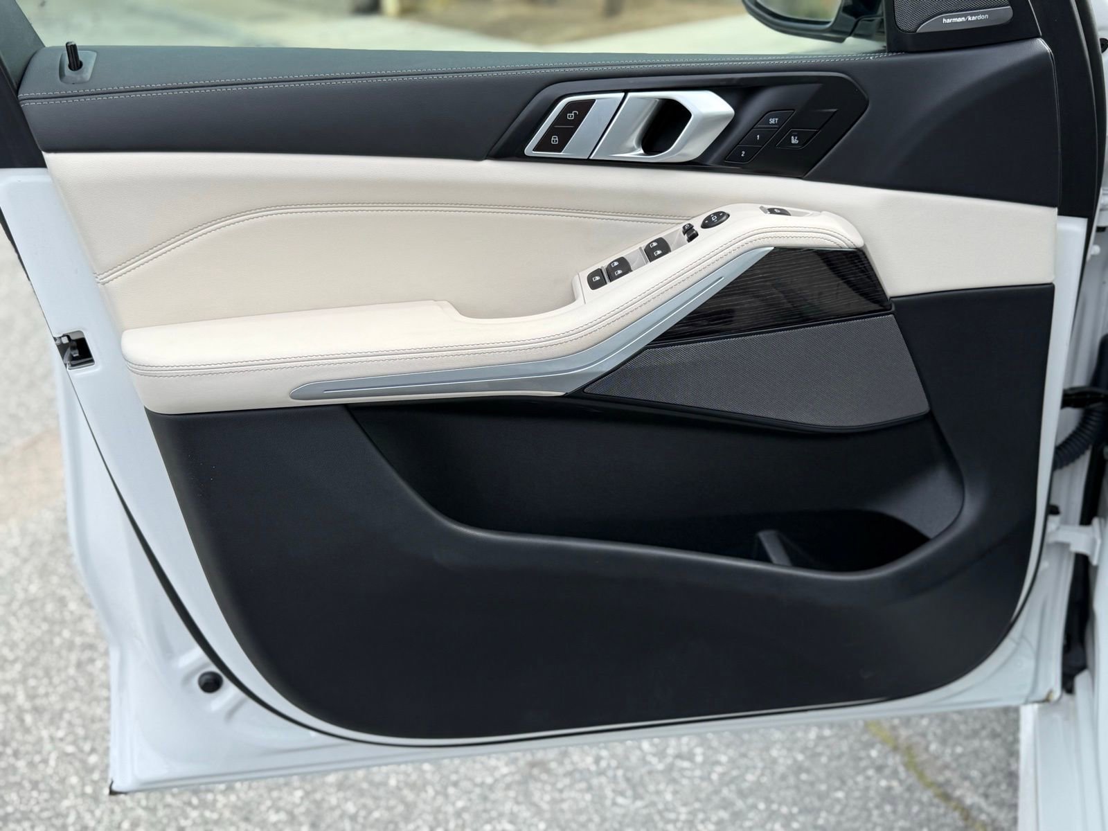 Used 2024 BMW X5 xDrive40i w/ Executive Package image 19