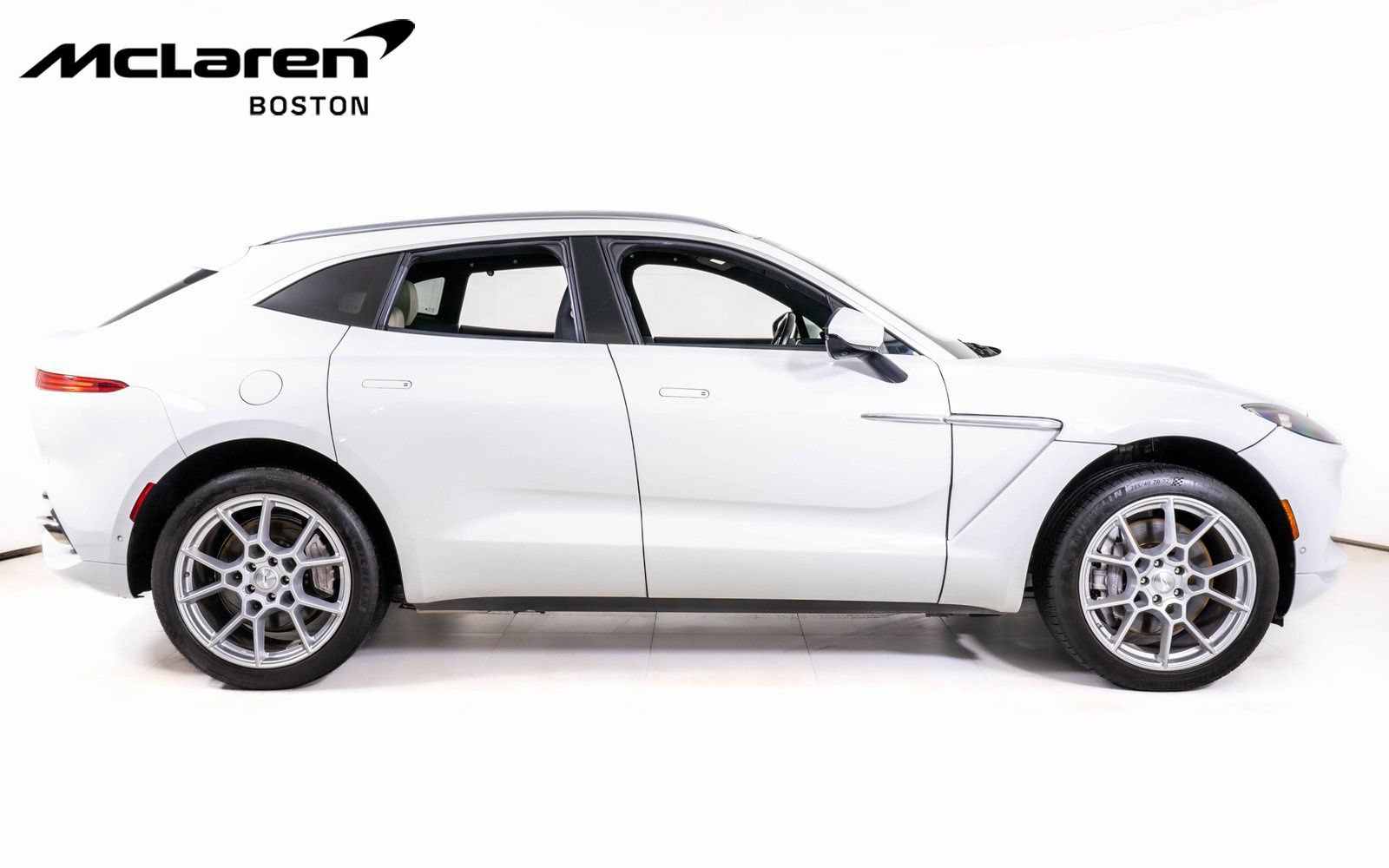 Used 2022 Aston Martin DBX AWD/4WD image 6