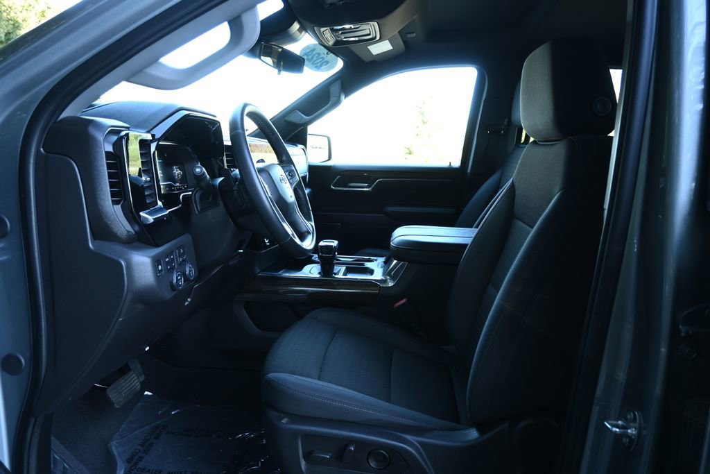 Used 2024 Chevrolet Silverado 1500 LT Trail Boss image 3