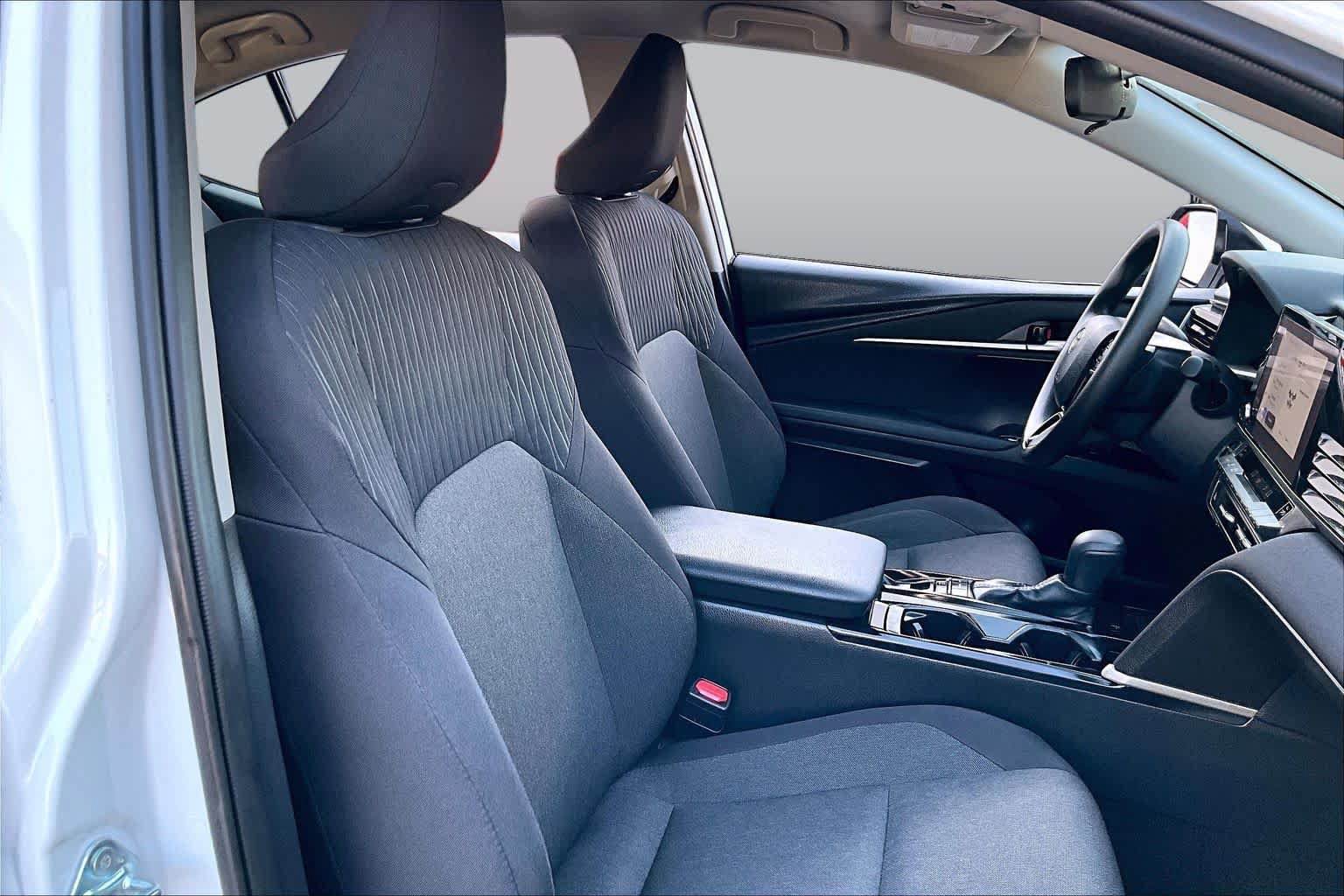 Used 2025 Toyota Camry LE FWD image 9