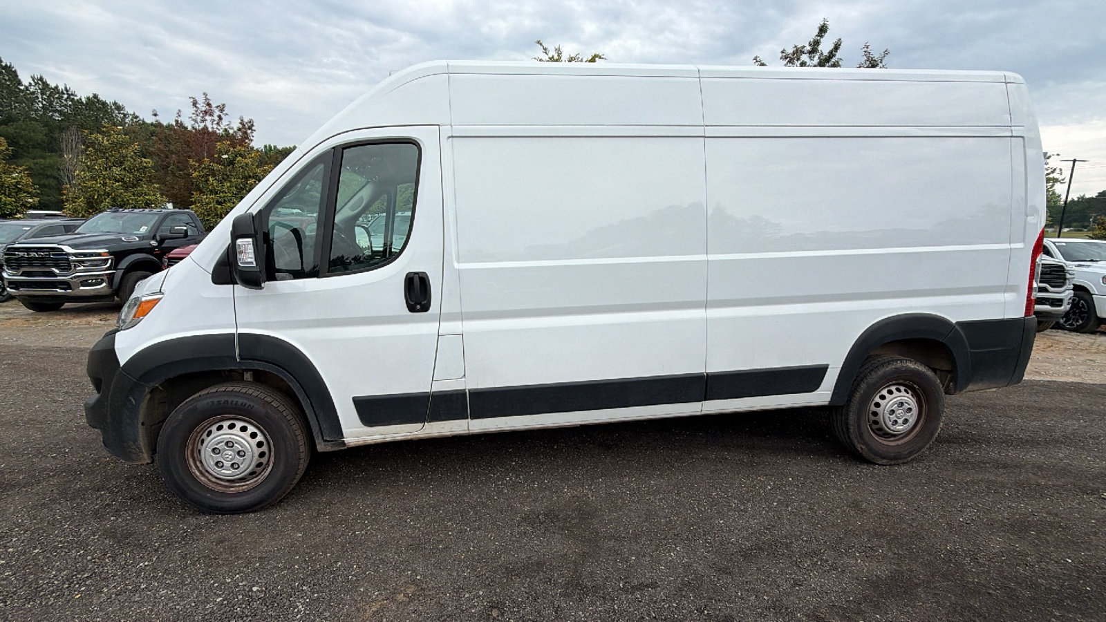 Used 2024 RAM ProMaster 2500 w/ Convenience Group FWD image 11