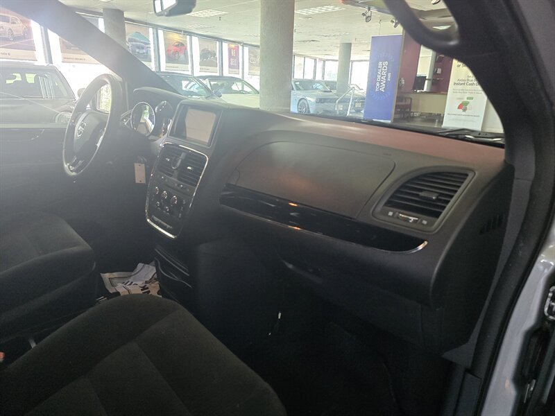 Used 2017 Dodge Grand Caravan SE FWD image 14