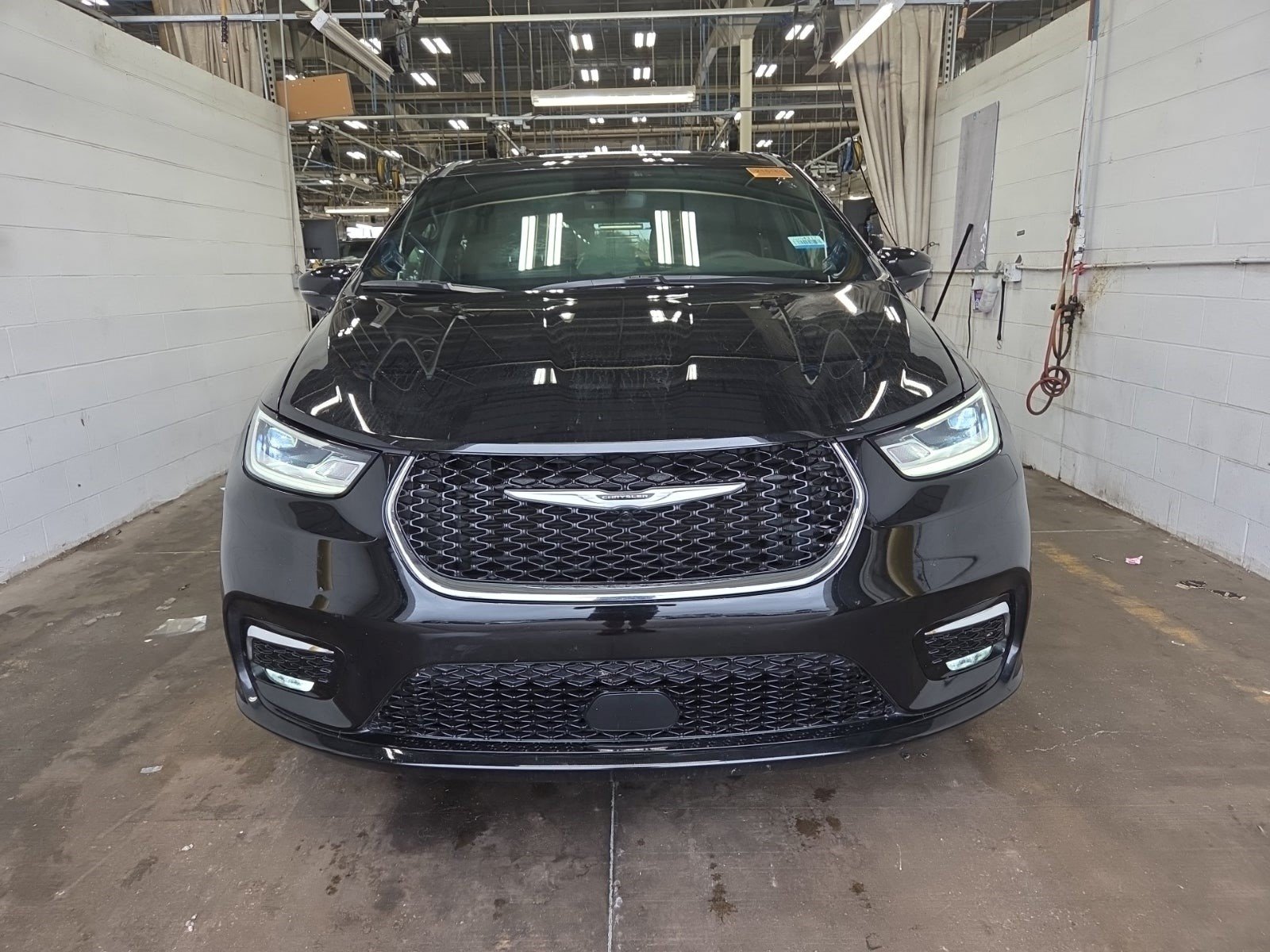 Used 2026 Chrysler Pacifica Select FWD image 3