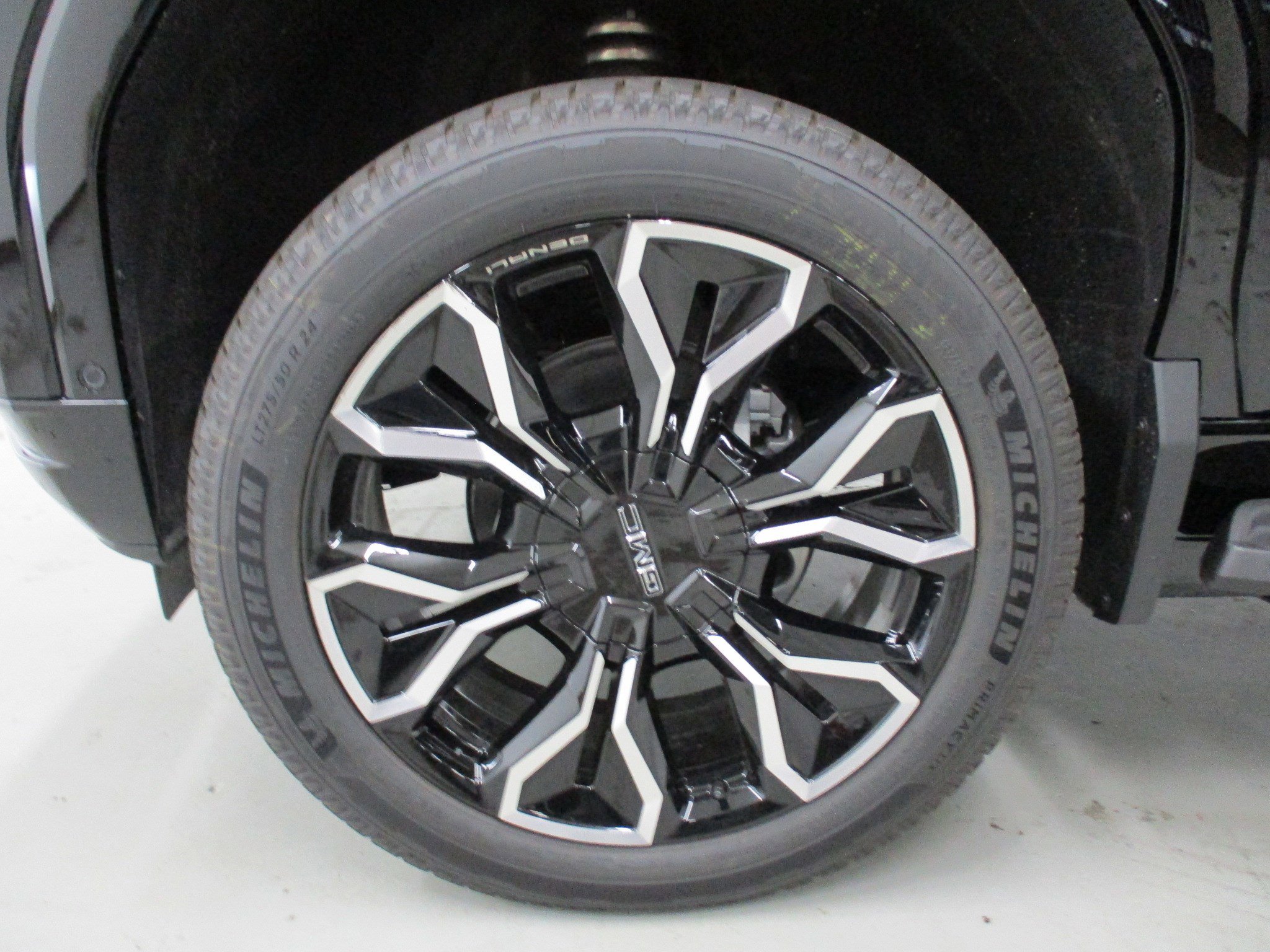 New 2025 GMC Sierra EV Denali image 12