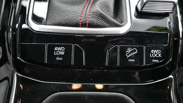Used 2025 Jeep Compass Trailhawk AWD/4WD image 27