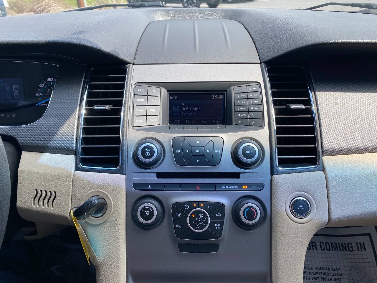Used 2015 Ford Taurus SE FWD image 15
