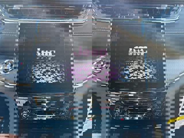 New 2025 Jeep Grand Cherokee Laredo image 16