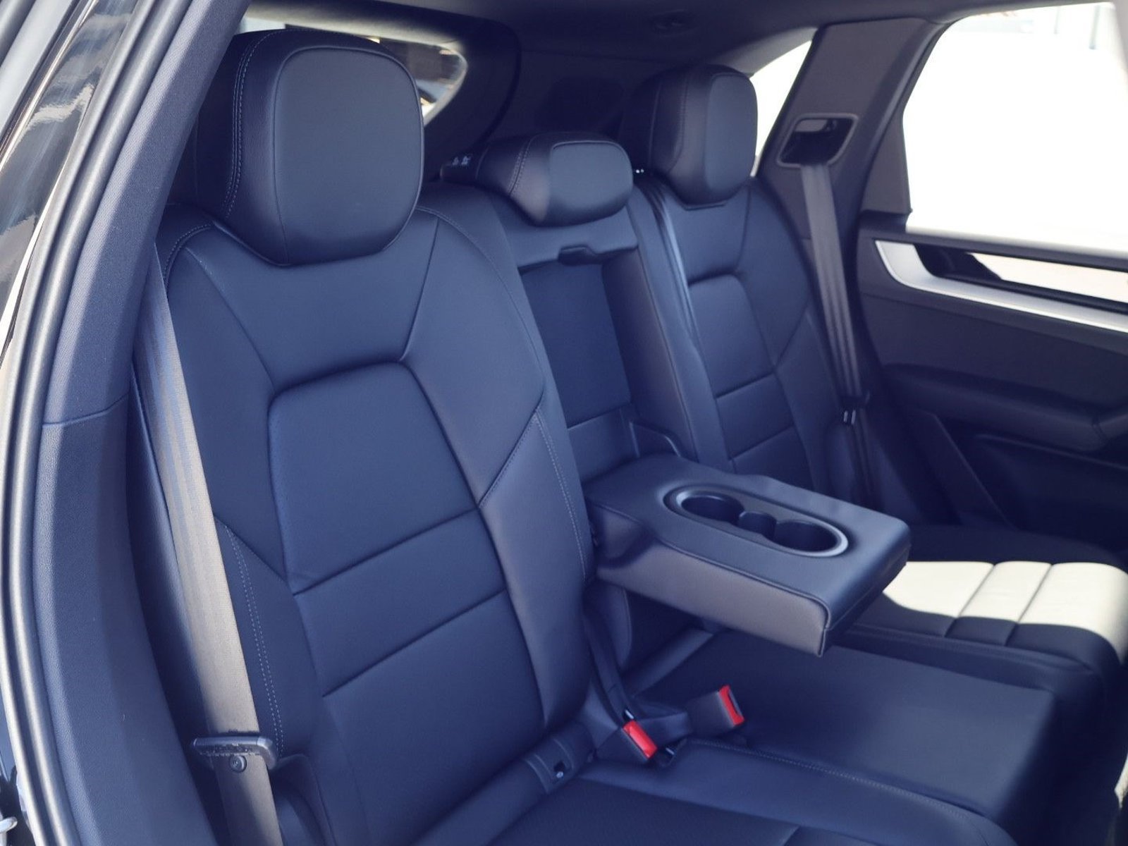 Certified 2025 Porsche Cayenne E-Hybrid AWD/4WD image 22