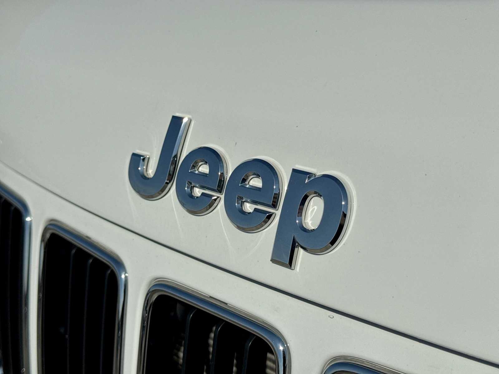 Used 2015 Jeep Grand Cherokee Limited AWD/4WD image 11