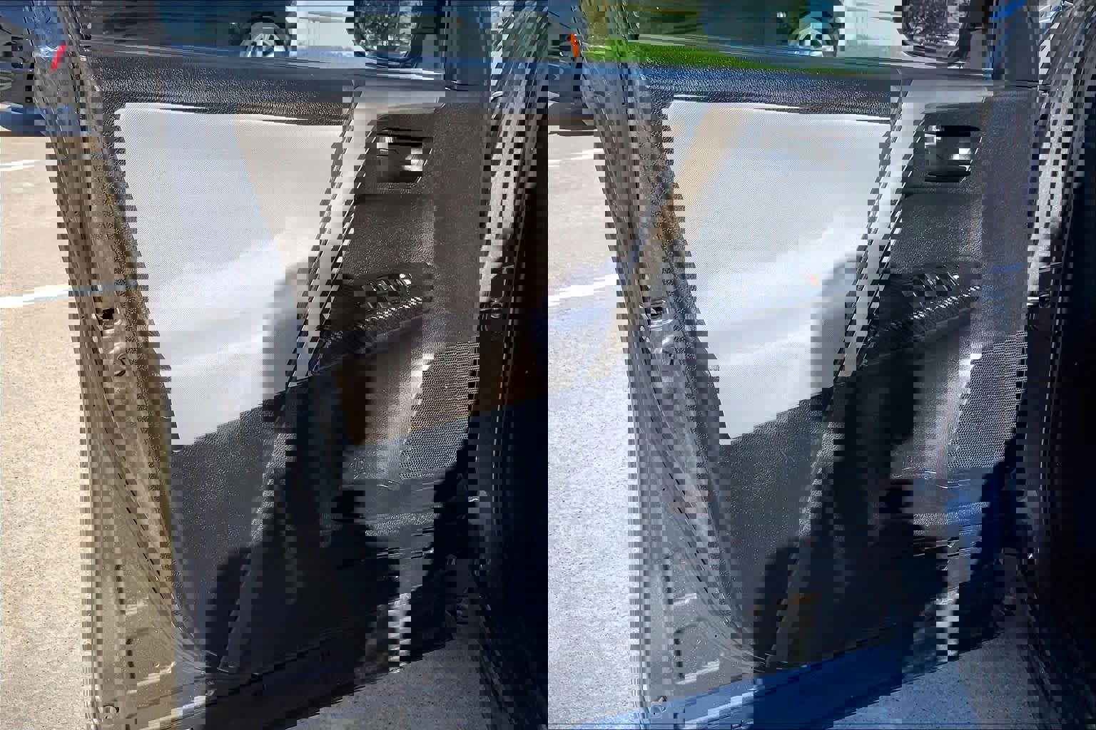 Used 2015 Toyota RAV4 LE image 17