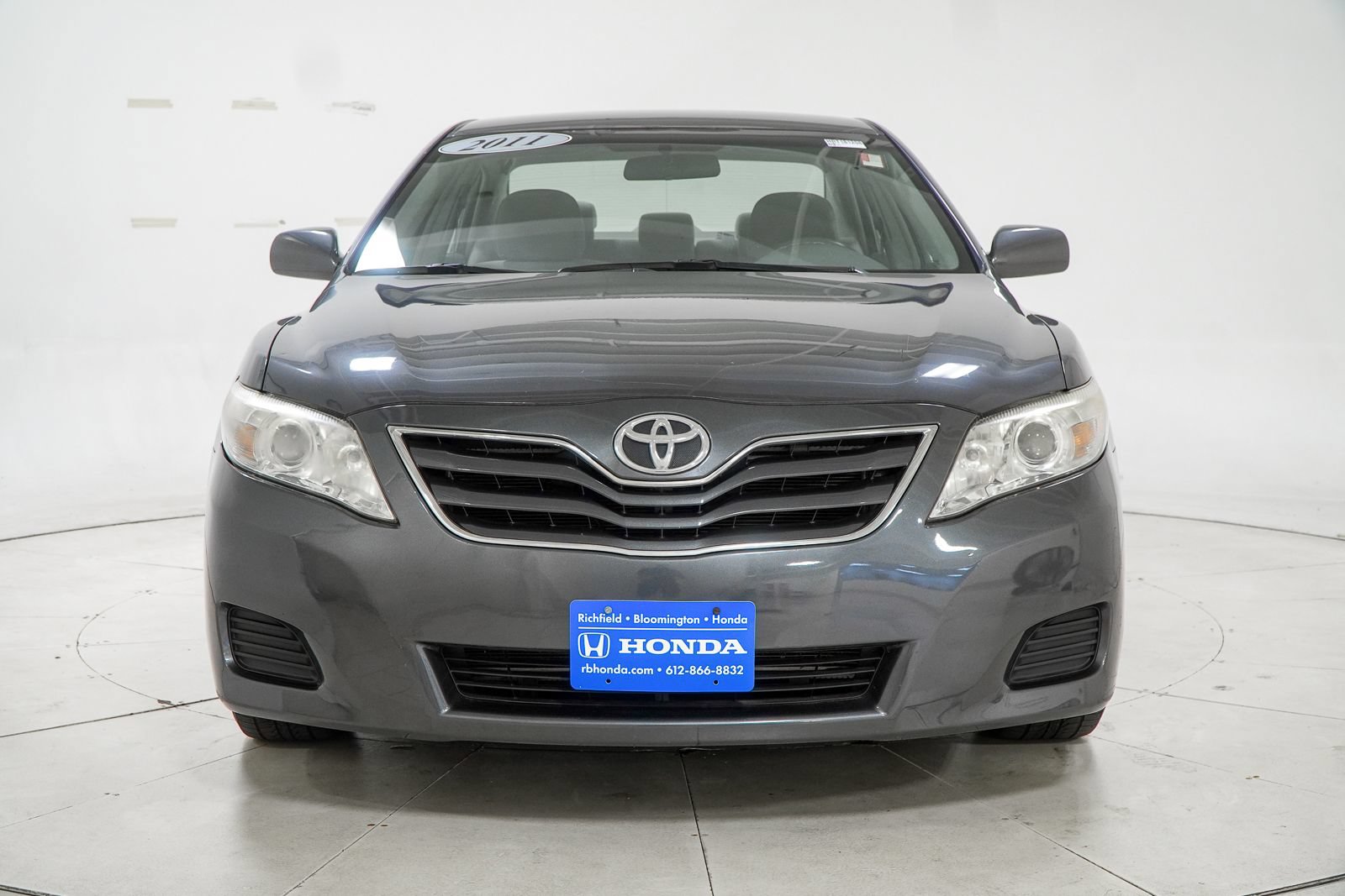 Used 2011 Toyota Camry LE FWD image 3