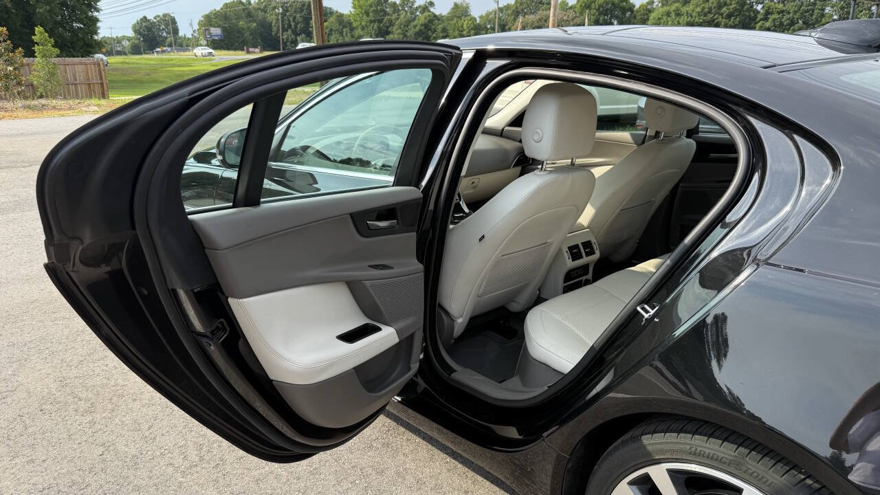 Used 2018 Jaguar XE Prestige RWD image 11