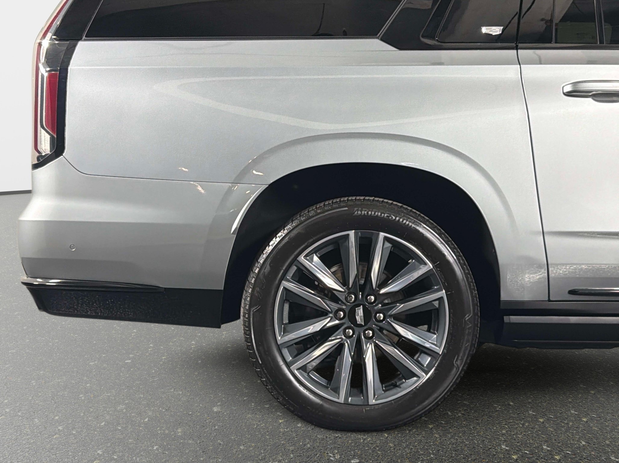 Used 2024 Cadillac Escalade ESV Sport w/ Touring Package AWD/4WD image 6