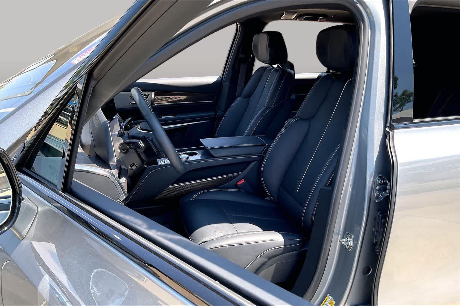Used 2026 Cadillac Vistiq Sport w/ LPO, Floor Liner Package AWD/4WD image 7