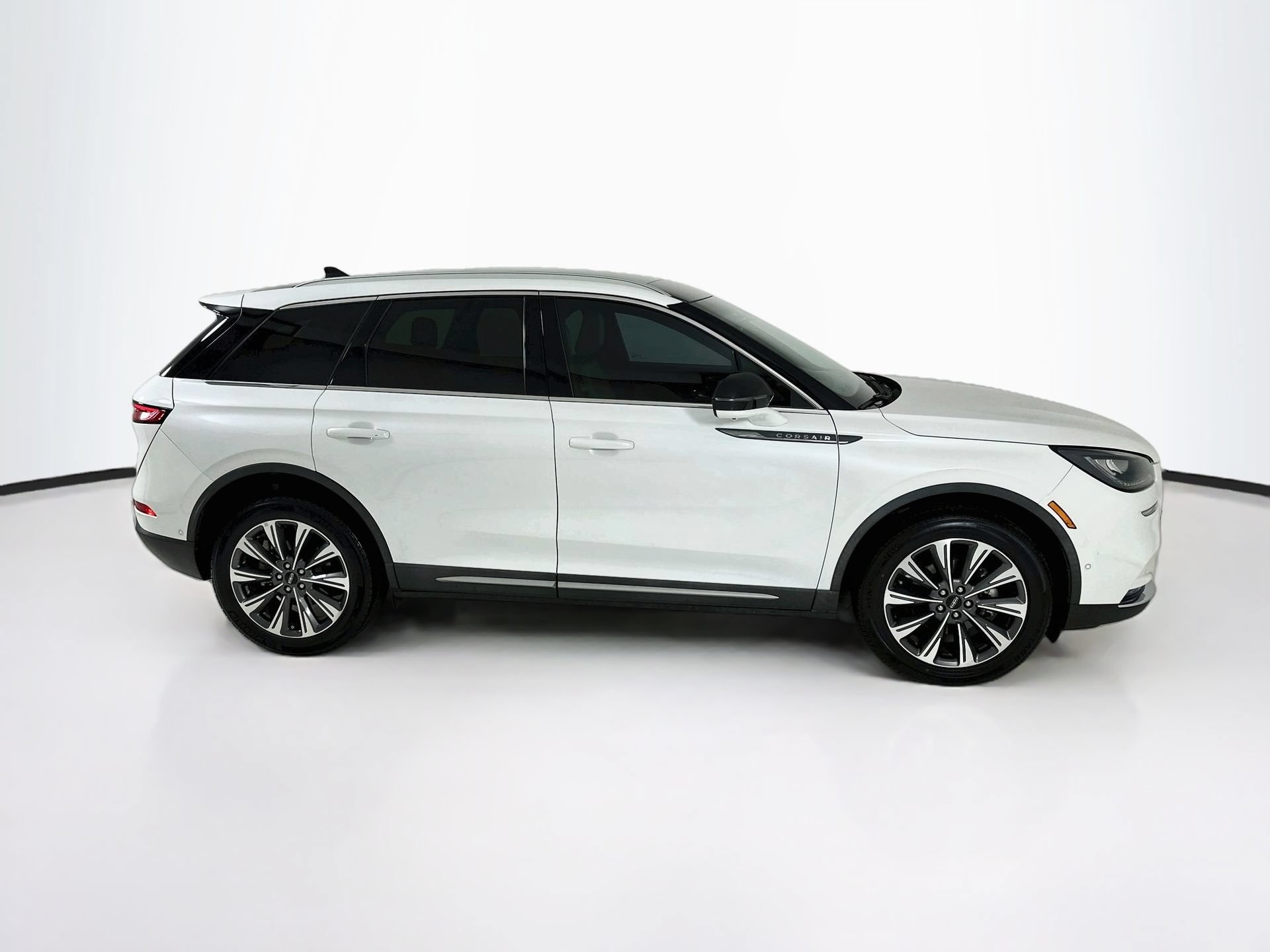 Used 2021 Lincoln Corsair Reserve w/ Equipment Group 201A FWD image 9