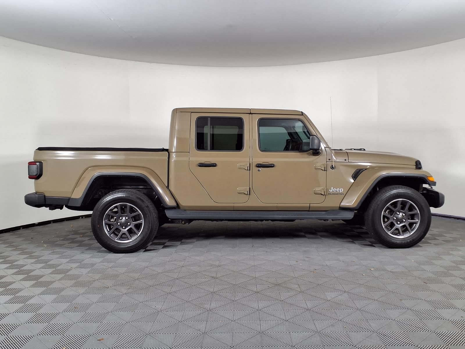 Used 2020 Jeep Gladiator Overland w/ Dual Top Group AWD/4WD image 33