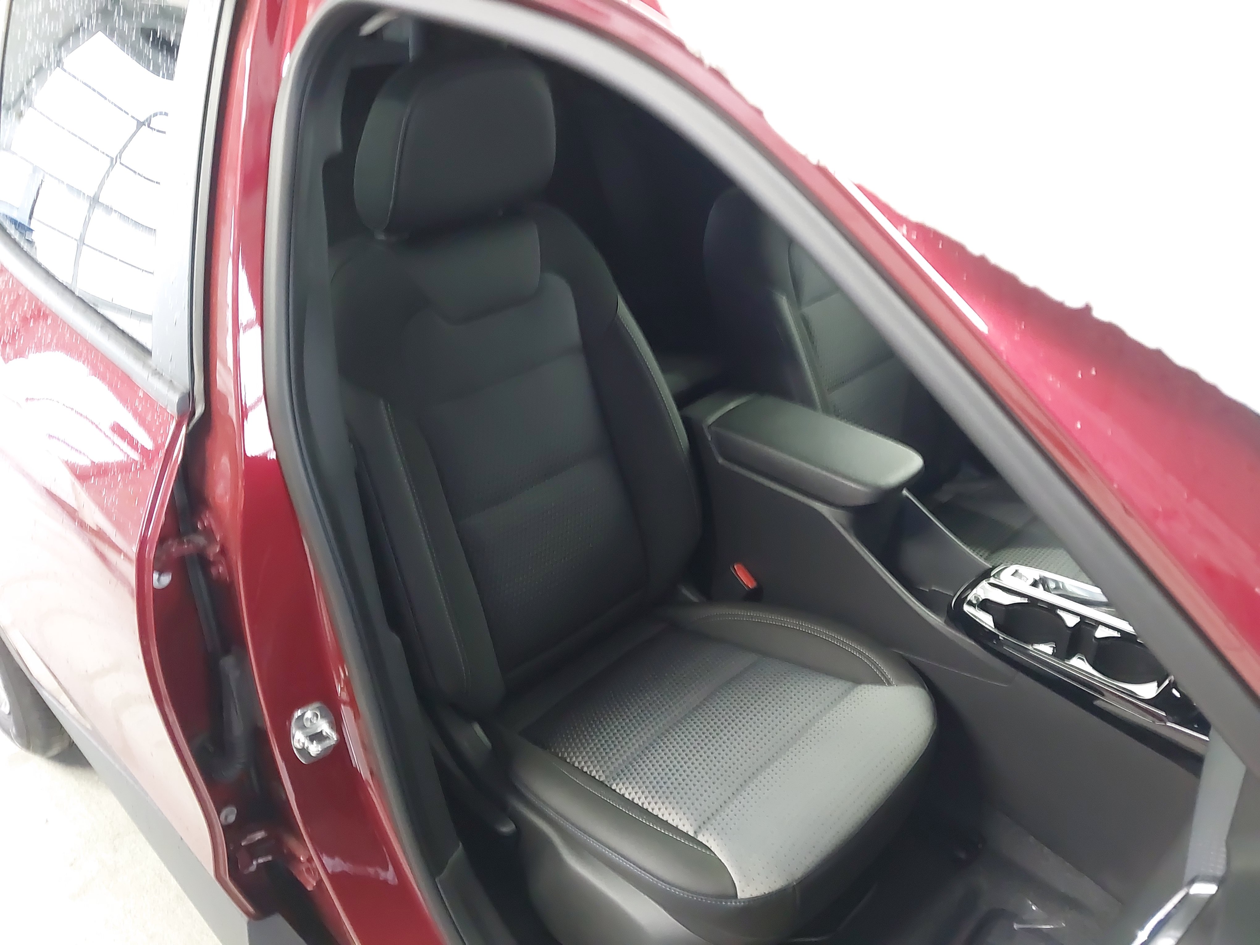 Used 2025 Chevrolet Trax LT w/ Driver Confidence Package FWD image 28
