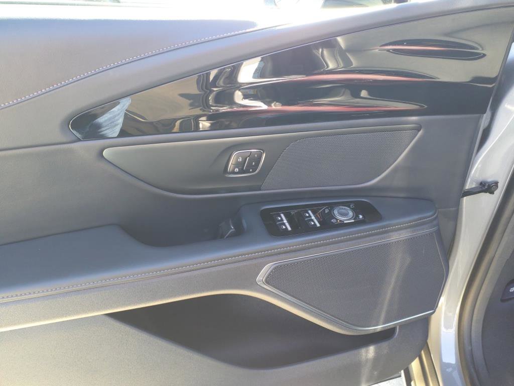 New 2025 Lincoln Nautilus Premier w/ Jet Appearance Package image 6