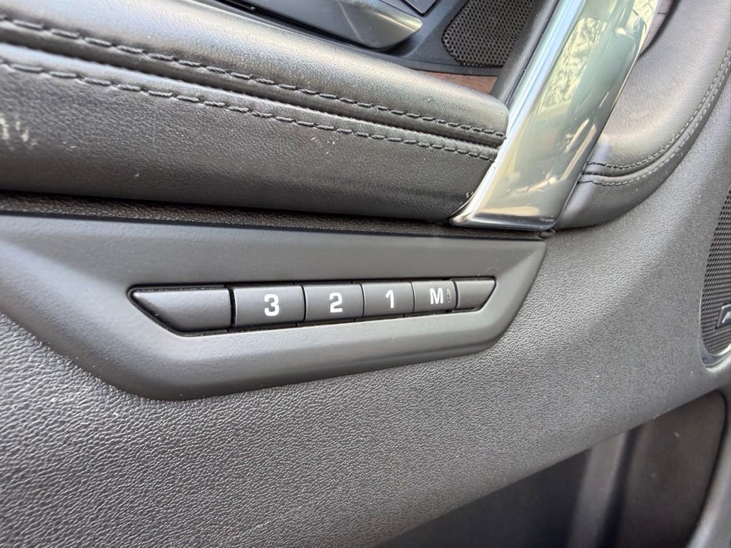 Used 2020 Land Rover Discovery Sport SE image 15