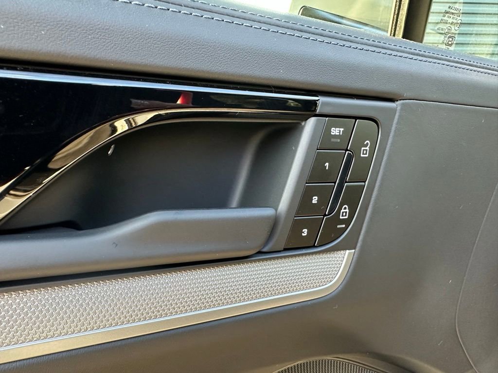 Used 2026 Porsche Cayenne E-Hybrid Coupe image 19