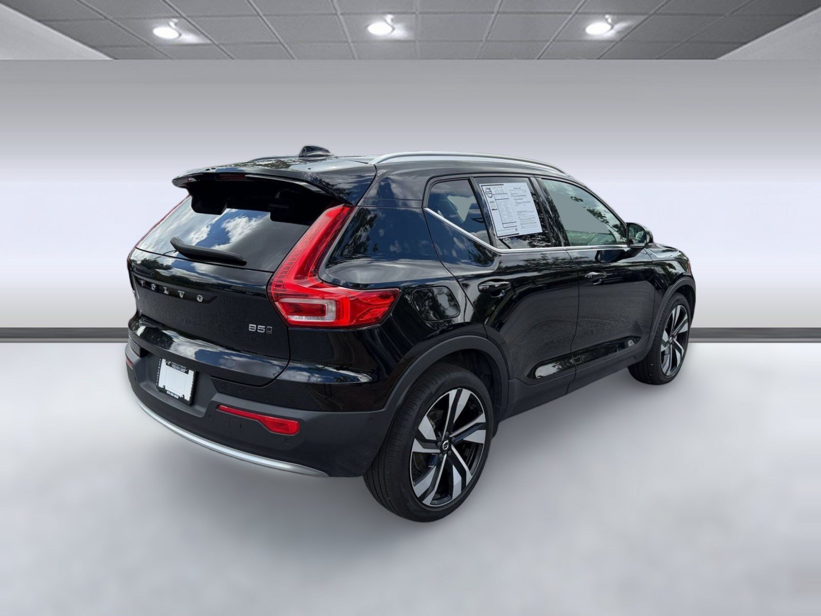 Certified 2024 Volvo XC40 B5 Ultimate w/ Protection Package Premier AWD/4WD image 9