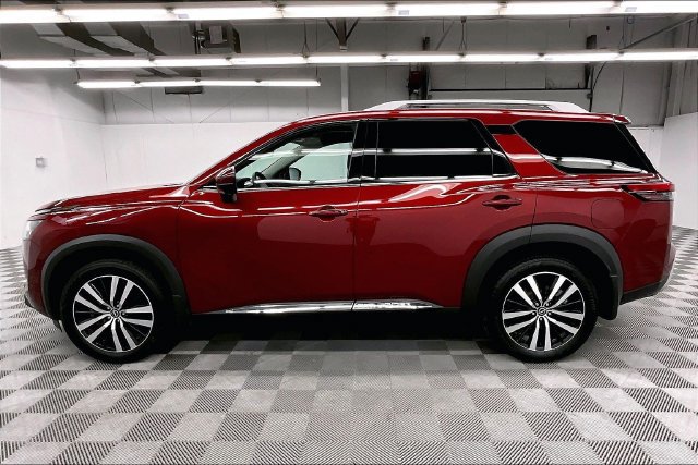 Used 2025 Nissan Pathfinder Platinum AWD/4WD image 14