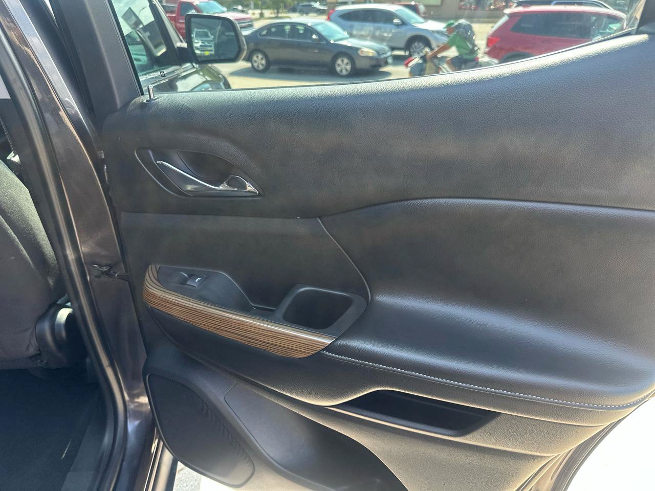 Used 2017 GMC Acadia SLE FWD image 21