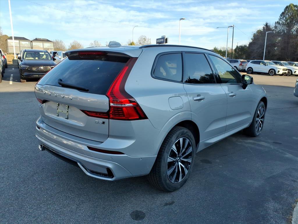 Certified 2025 Volvo XC60 B5 Plus image 3