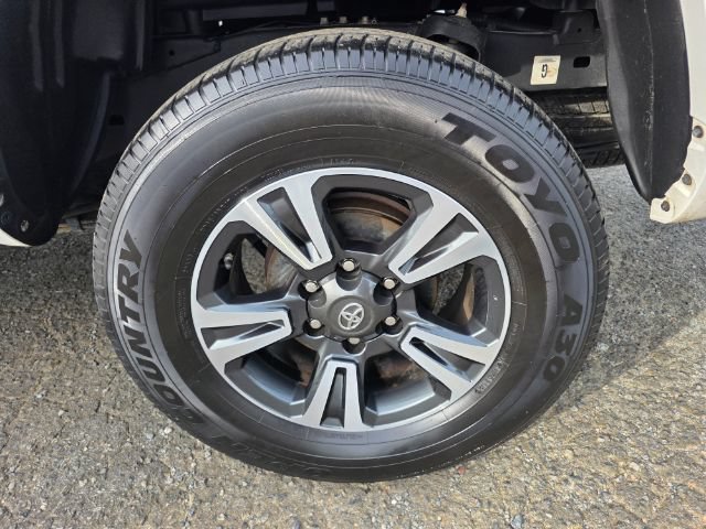 Used 2019 Toyota Tacoma TRD Sport AWD/4WD image 17