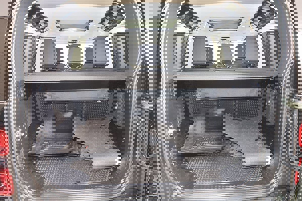 Used 2023 Land Rover Defender 110 S image 66