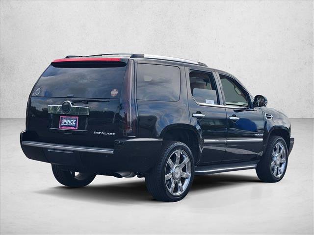 Used 2011 Cadillac Escalade Luxury RWD image 5