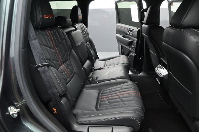 Used 2025 Nissan Armada PRO-4X w/ Pro-4X Premium Package AWD/4WD image 17