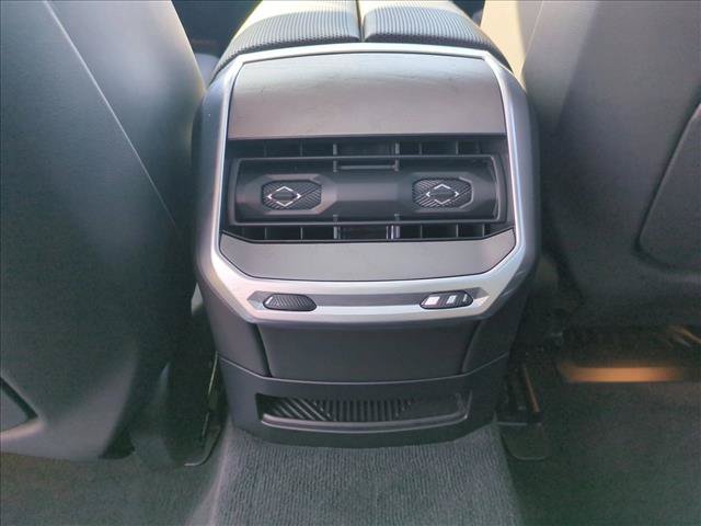Used 2025 BMW i7 xDrive60 RWD image 18