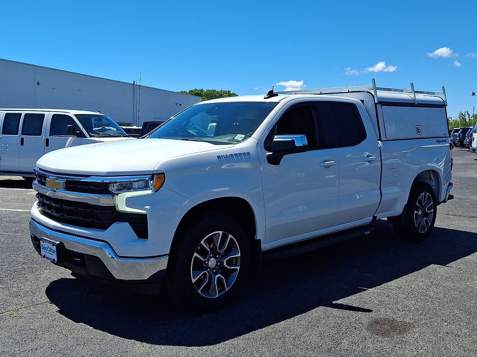 Used 2025 Chevrolet Silverado 1500 LT AWD/4WD image 3
