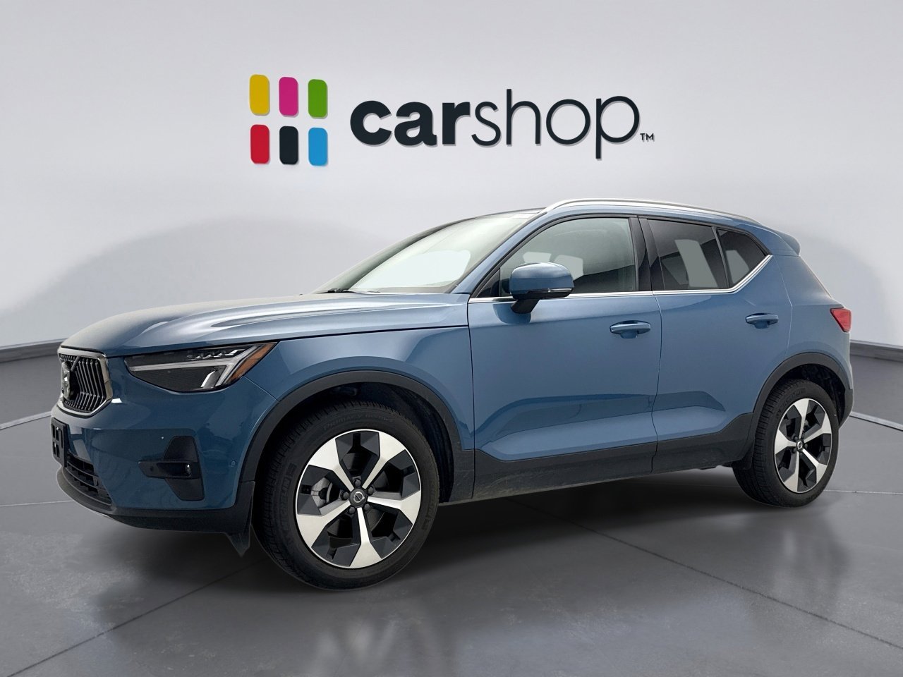 Used 2025 Volvo XC40 B5 Plus AWD/4WD image 1
