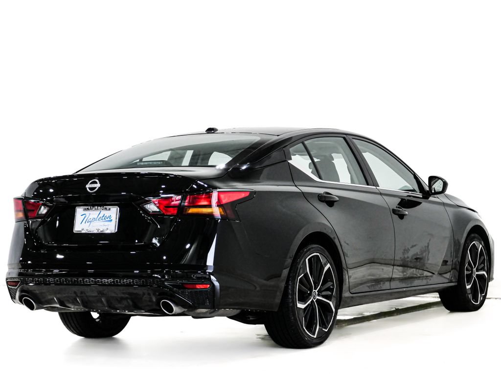 Used 2025 Nissan Altima 2.5 SR FWD image 6