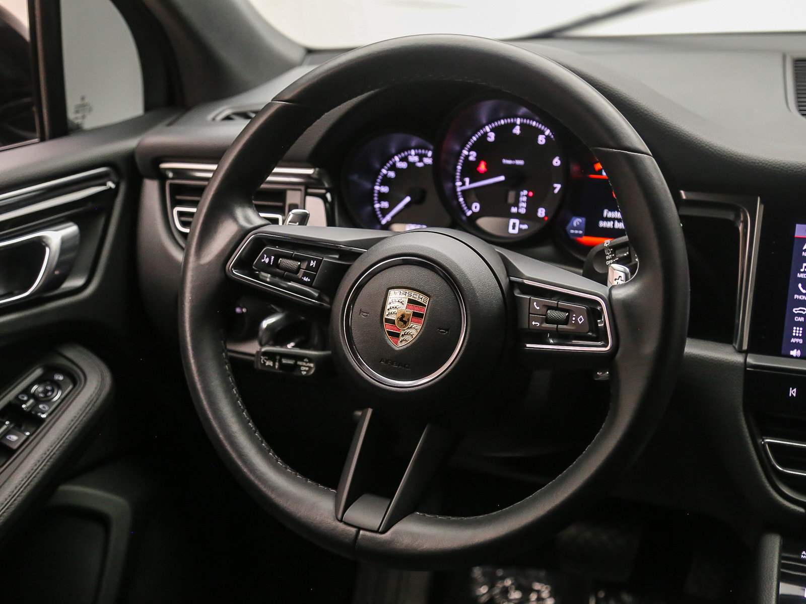 Certified 2023 Porsche Macan AWD/4WD image 19